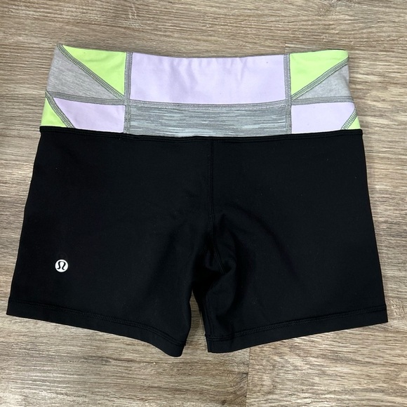 Lululemon Black Biker Short xs small Size 4 - Picture 1 of 2